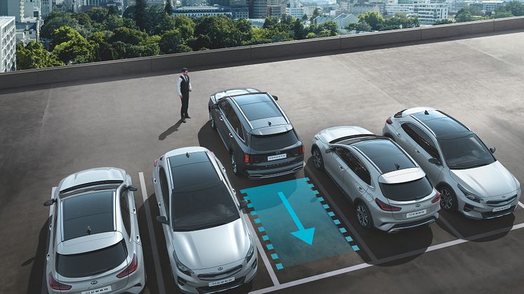 KIAs innovative nye Remote Smart Parking Assist (RSPA) hjælper førerne med at flytte deres bil ind eller ud af trange parkeringspladser ved hjælp af nøglen som fjernbetjening.