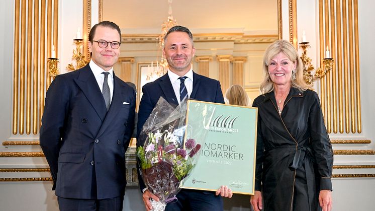 Rikard Rodén, CEO Nordic Biomarker, recieved the award tody from Minister of Foreign Trade Anna Hallberg, in the presence of H.K.H Prince Daniel. Foto: Frida Drake/Regeringskansliet