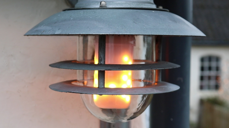 Billede af Firelamp LED flammepære i Nordlux lampe.