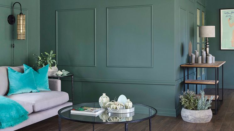  Med vakre lister på veggene innbyr fargen Stillhet FR1466  til en elegant og raffinert stil.  Foto: Sveinung Bråthen