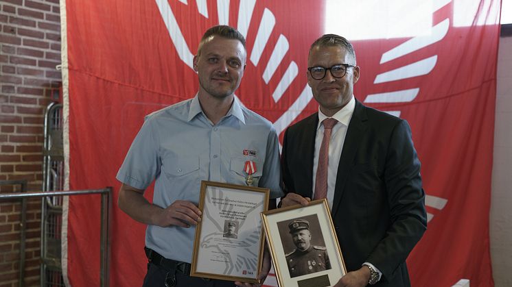 Emergency Medical Technician Anders Bruun Rasmussen is awarded with the  Sophus Falck Medal of Honour by Falck CEO Jakob Riis.