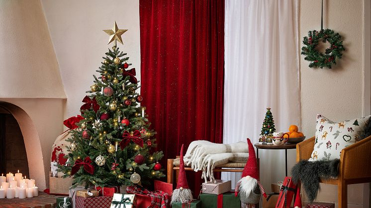 Glitrende juletrær og belysning, nisser, pynt og tilbehør til det dekkede bordet –  med Rustas julenyheter er det lett å skape en magisk jul tilpasset din stil og budsjett.