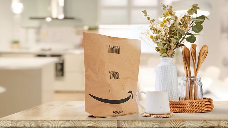 Amazon byter påsar i plast mot återvinningsbara papperspåsar och pappkuvert i Sverige