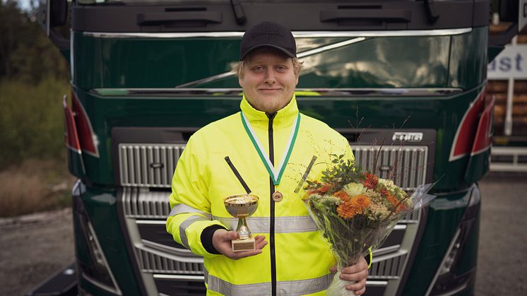 Edwin Hansson går tredje året på inriktning transport på Uddevalla gymnasieskola. Han vann dagens kvaltävling i Uppsala. Foto: TYA