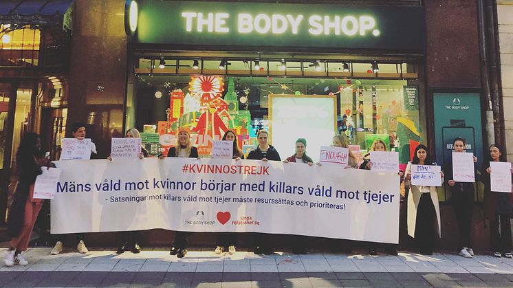 The Body Shop släckte ner alla butiker i en Blackoutstrike på FN:s Internationella dag mot mäns våld mot kvinnor.