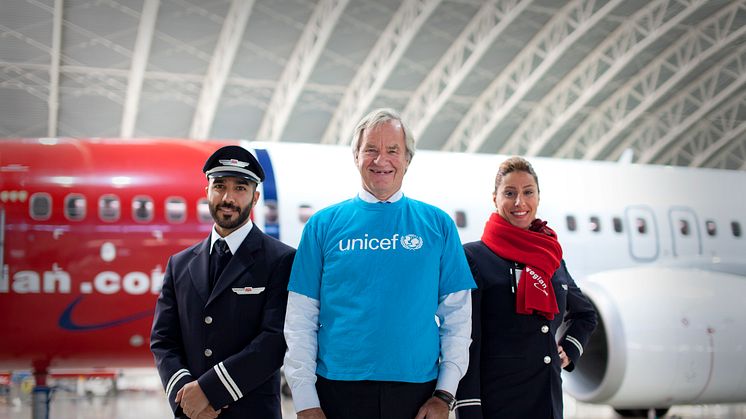 Norwegianin matkustajat ovat lahjoittaneet jo kuusi miljoonaa Norjan kruunua UNICEFin työlle hädänalaisten lasten hyväksi.