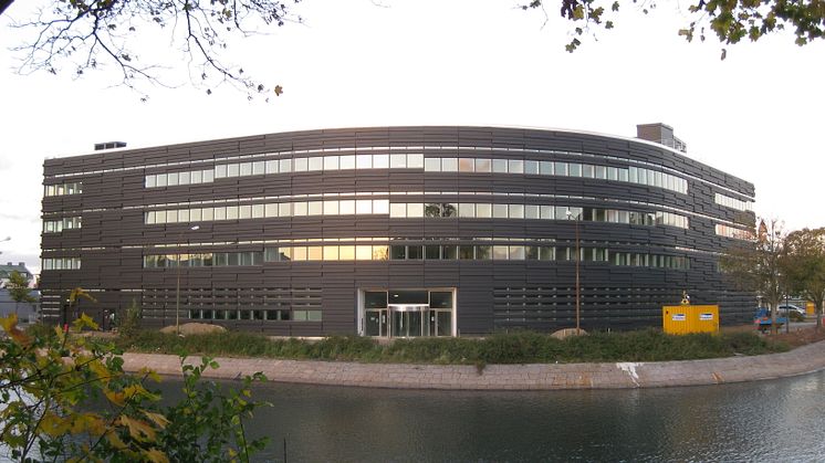 I Malmö har Vacse certifierat Flundran 2 som hyrs av Domstolsverket. Fastigheten färdigställdes 2008 och har efter det certifierats enligt systemet BREEAM In-Use.