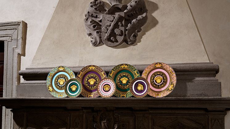 Sechs Farben, zwei Tellergrößen, eine Ikone: die neue Rosenthal meets Versace Serie Medusa Colours.