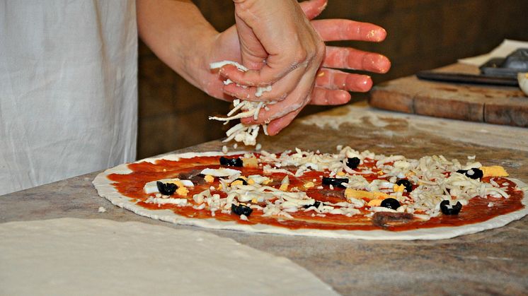Livsmedelsinspektörerna kontrollerar bland annat att pizzerior hanterar sina livsmedel korrekt.