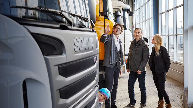 Scania Finance bietet kundenorientierte Finanzierungs- und Versicherungslösungen - und engagiert sich im Klimaschutz.