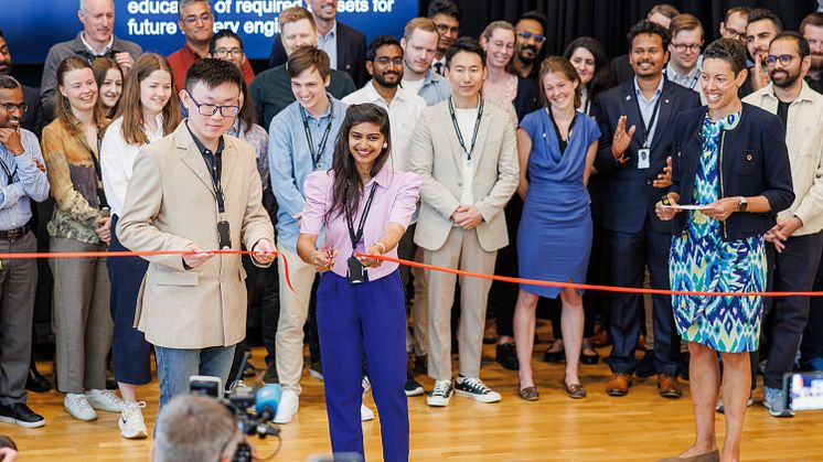 Gaole Qian and Surabhi Gupta - both scientists at Morrow Batteries cuts the red ribbon at the opening ceremony