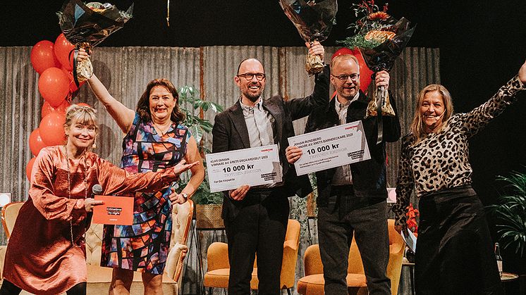 Vinnarna av Crimetime Award 2021 med kvällens programledare. Från vänster: Josefine Sundström, Anna Jansson, Klas Ekman, Johan Rundberg, Rebecka Edgren Aldén. Foto: Emma Grann.