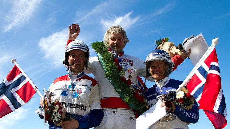 Andre Henning Stensen vant fjorårets NM foran Lars Anvar Kolle (til venstre) og Vidar Hop. Foto: hesteguiden.com