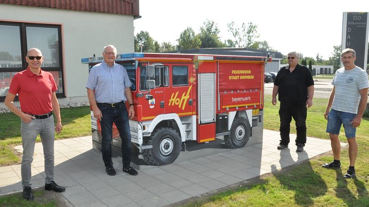 Trafostation wird zu einem Feuerwehrauto - Bayernwerk schafft neuen Blickfang in Hofheim