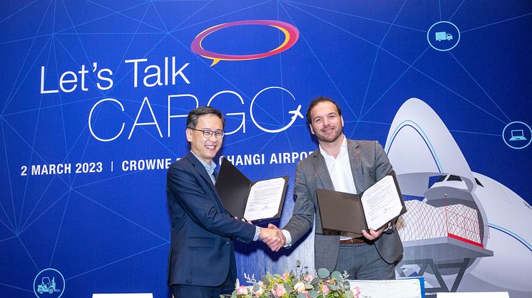 Mr Lim Ching Kiat, Executive Vice President of Air Hub & Cargo Development, CAG and  Mr Geert Aerts, Chief Cargo & Real Estate Officer, BAC signed an MOU  on air cargo development
