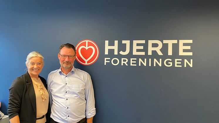 Skipper Jan Ole Kristensen and the ‘Esvagt Cantana’-crew has donated the 25,000 kroner from the Maritime Award 2021 to the Danish Heart Association. The crew received the award for giving CPR for 104 minutes to a colleague.