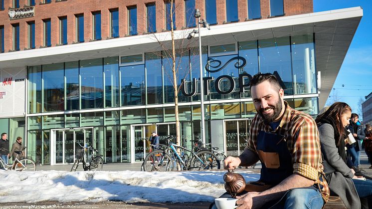 Costas Of Sweden öppnar nytt i Utopia