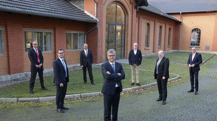 Jens-Uwe Freitag zusammen mit Oberbürgermeister Ulrich Markurth, Veolia CEO Matthias Harms und dem amtierenden Vorstand der BS Energy