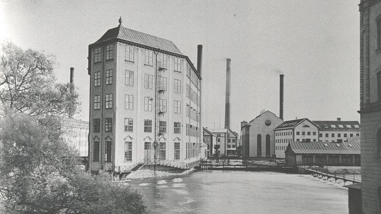 Laxholmen sett från Bergsbron ca 1920. Foto ur Holmens arkiv.