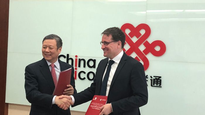 Xiaochu Wang, Président de China Unicom en compagnie de Rodolphe Belmer, Directeur général d’Eutelsat