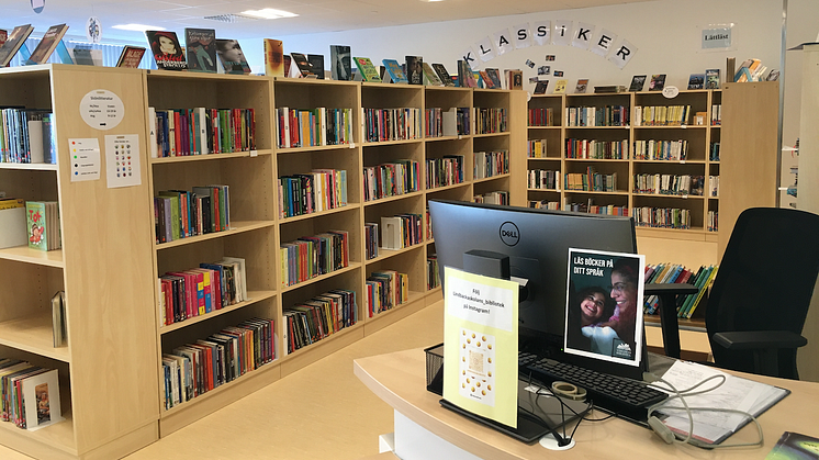 Lindbackaskolans bibliotek söker skolbibliotekarie.