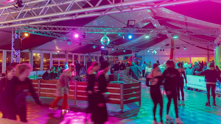 K-Pop eignet sich perfekt für die RollerDISCO powered by Casino Kiel beim Stadtwerke Eisfestival