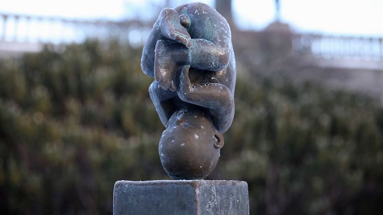 Fosteret - skulptur av Gustav Vigeland. 