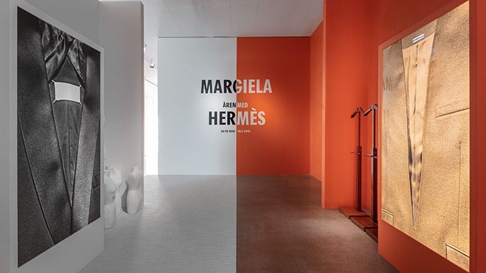 Installationsbild från ”Margiela, åren med Hermès”. Foto: Jean-Baptiste Béranger.