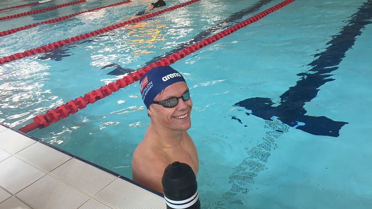 Casper Stornes har lagt inn en treningsøkt i svømmehallen på University of Leeds