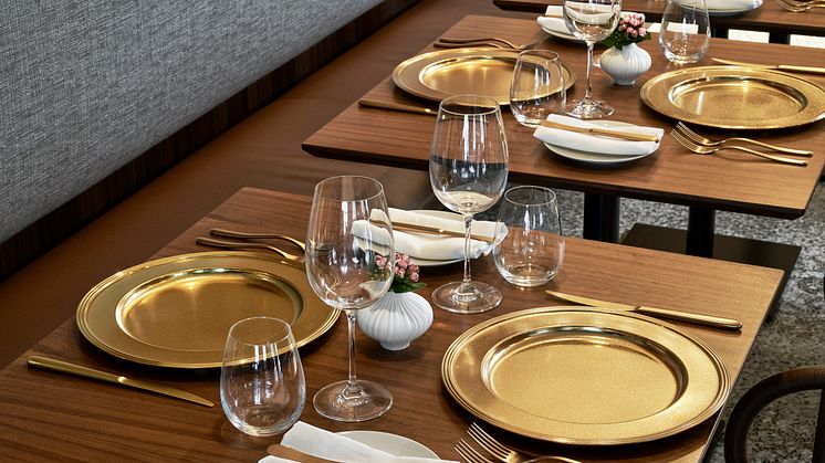 Highlights at the table: the new Sambonet finish Diamond gives cutlery and show plates a unique shimmering look. 