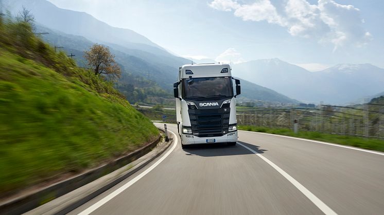 Mit den neuen Scania Spesenpaketen sparen nicht nur die Lkw-Fahrer, sondern auch die Mitarbeiter in der Administration eines Transportunternehmens Zeit und Geld.