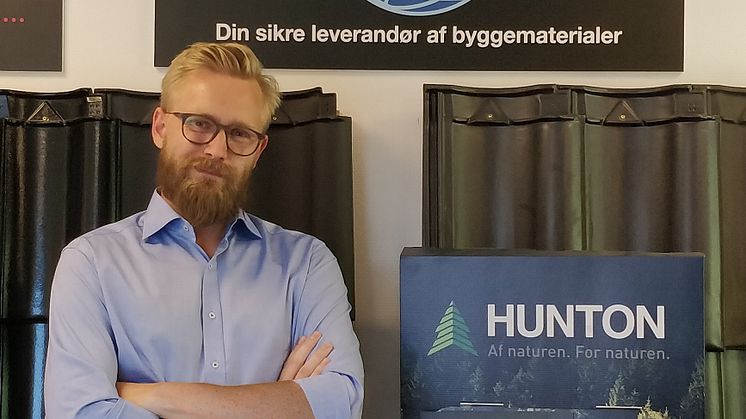 Michael Møller, der er salgstrainee i Bygma Helsingør, aflagde fagprøve om Hunton Nativo® Træfiberisolering  