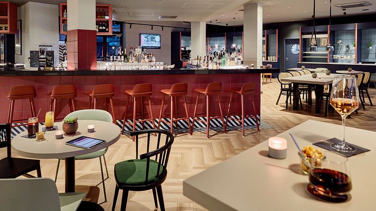 Charly's Bar & Lounge in der Hotellobby des Légère Express - Foto: FIBONA GmbH