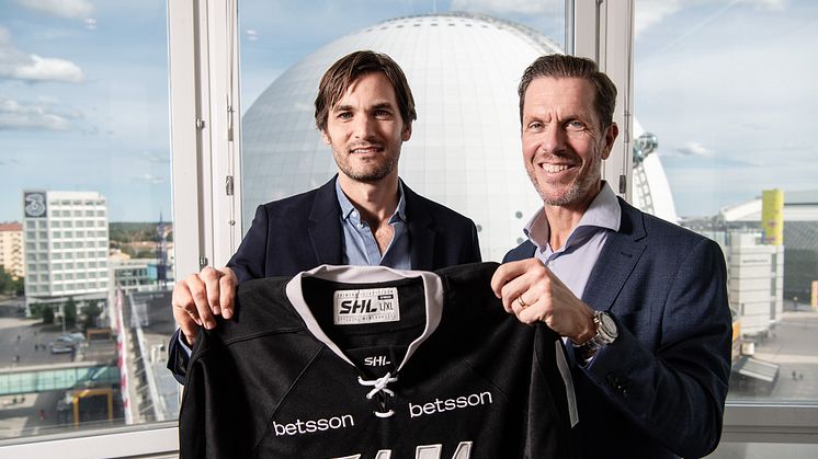 Fredrik Axling, Sponsorships & Partnerships Manager på Betsson och Michael Marchal, VD för SHL.