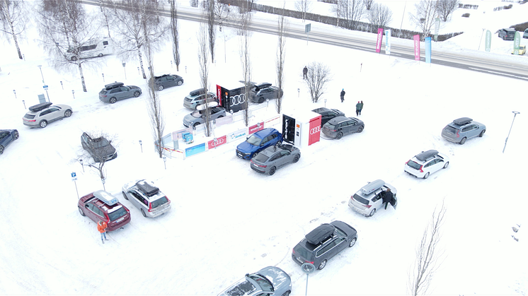 Stort behov av elbilsladdare på fjällresan: 750 laddade vid mobil laddstation i Sveg under sportloven