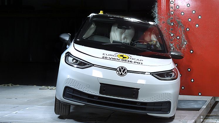 VW ID.3 pole test 2020