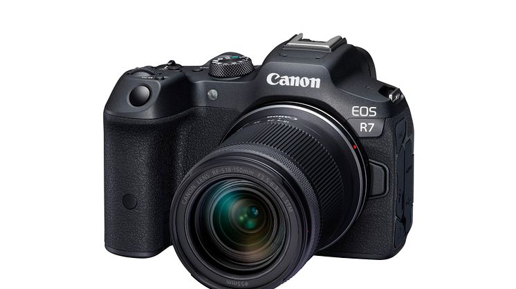 Canon EOS R7 och RF-S 18-150mm F3.5-6.3 IS STM - två av fyra nya produkter som Canon lanserar idag.