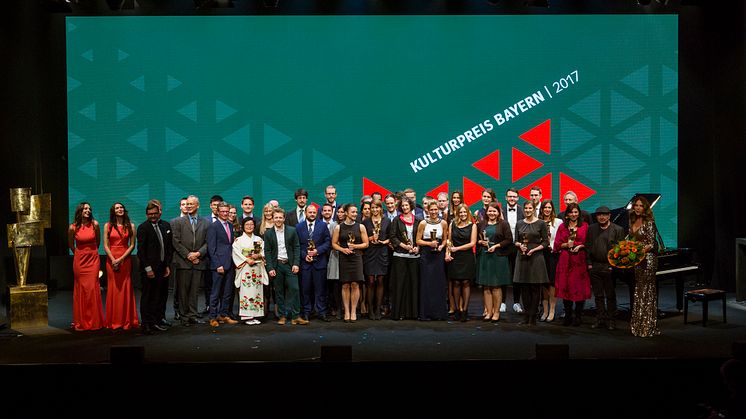 Insgesamt 38 Künstler und Wissenschaftler aus allen Teilen Bayerns sind am Donnerstagabend im unterfränkischen Veitshöchheim mit dem Kulturpreis Bayern 2017 ausgezeichnet worden.