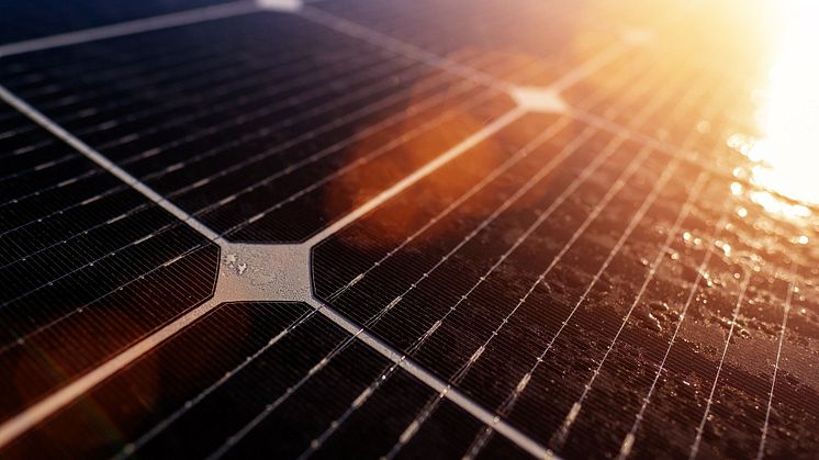 Additiv tillverkning av solcellsmottagare kan göra det möjligt att skräddarsy effektivare solenergianläggningar. Högskolan Västs forskare deltar i spanska tillverkaren Tewer Engineerings forskningsprojekt. 