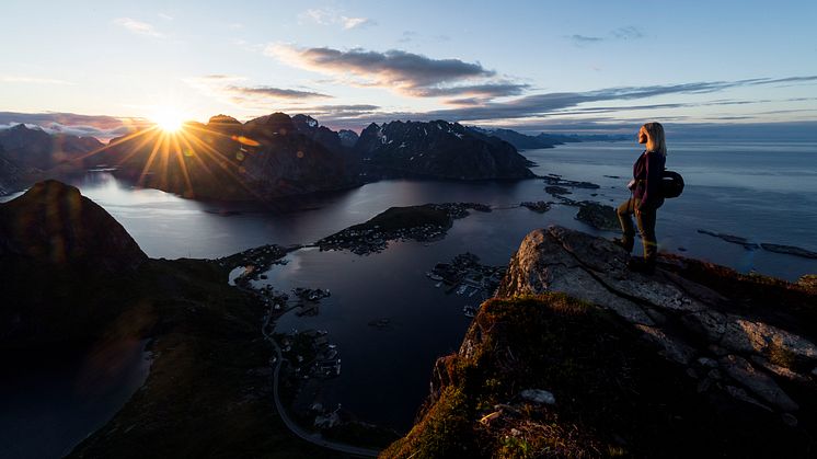STORSLÅTT: Reinebringen er en perle i Lofoten. Foto: Hans Kristian Krogh-Hanssen / Bergans