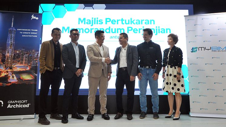 Left to right: Zait Ismail, BIM Director, BIMStudio; Roslan Ezhar Abdul Karim, COO CIDBEC; Rofizlan Ahmad, CEO, CIDBEC; Mohd Asyraf Reeza Bin Mohd Rasli, MD, BIMStudio;  Sandor Bali, Customer Success, Graphisoft Asia; Sylvia Ng, Sales, IME Technology