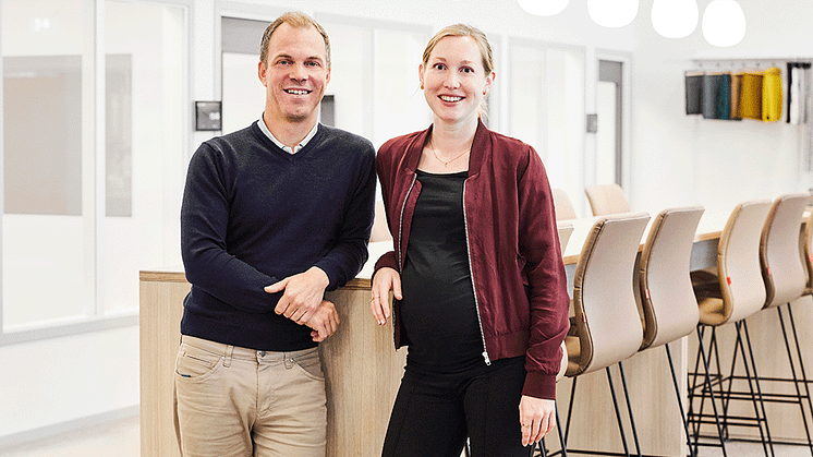 Lekolars hållbarhetschef Pierre Lennartsson och hållbarhetsspecialist Hanna Bremander.