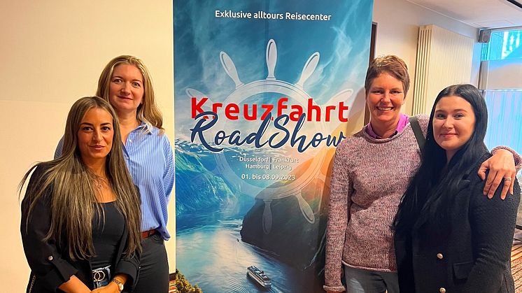 Mit bei der Kreuzfahrt Roadshow waren Kevser Ince, Lynda Biedermann, Anke Kindervater, Marietta Cesljic (v.l.)– alle vier sind Mitarbeiterinnen aus dem alltours Reisecenter Aachen von Wilfried und Lisa Schürmann.