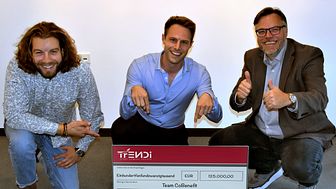 Bei der Checkübergabe (v.l.): Leon Trippel und Florian Bonert von CoBenefit zusammen mit Maik Fischer, operativer Leiter des Start-up Services TrENDI.
