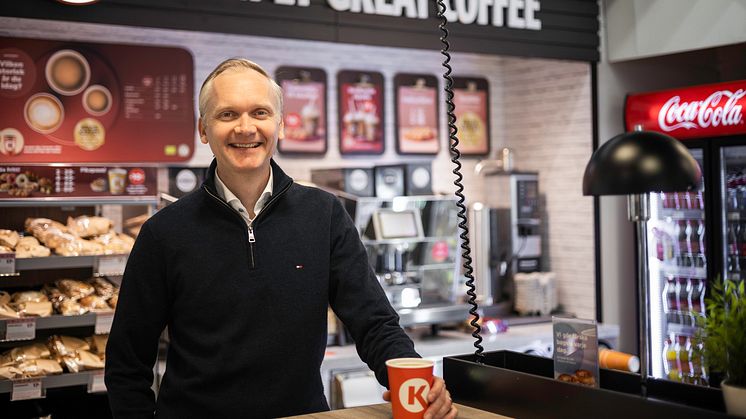 – Inget gör oss så lyckliga som när vi kan säkerställa att varje kaffeböna når koppen. Genom samarbetet med Circle K har vi hittat en lösning som ger en ny, spännande smakupplevelse, säger Martin Löfberg, Chief Purchasing Officer på Löfbergs.