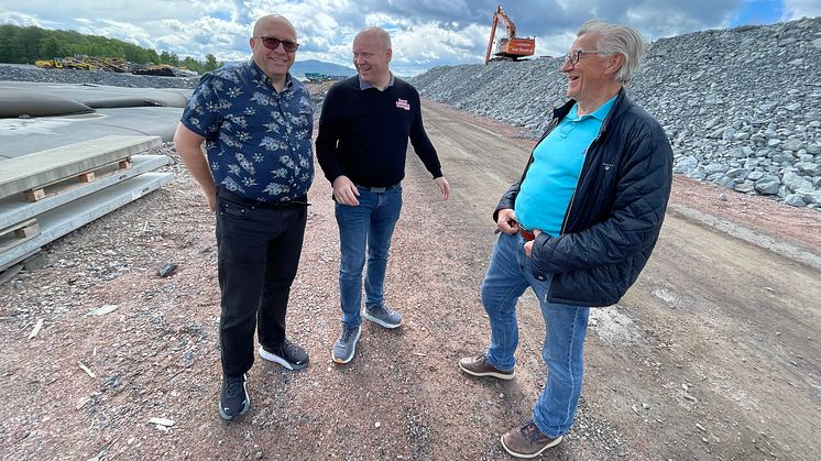 Torgeir Finnerud, Ivar Andreas Tanum og William Kornmo har fjernet mange tonn oljesøl og andre forurensninger fra sjøbunnen i Gilhusbukta.
