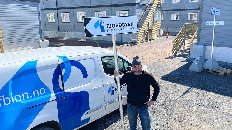Plass-sjef Ståle Gundersen tar imot bestillinger fra bygge- og anleggsbransjen til Drammens nyeste anleggshotell.