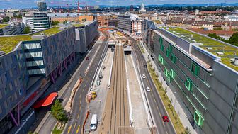The major construction site for the “Kriegsstraße” tunnel ran 1.6 km along the main traffic axis in the midst of Karlsruhe’s city centre. copyright: Ed. Züblin AG / Artis – Uli Deck