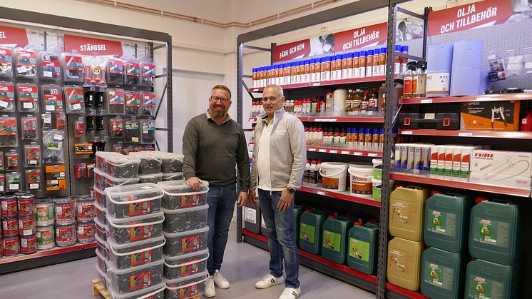 Mikael Sebelius, retailansvarig Kramp, och Patrik Lundin, servicechef Staffare, ser fram emot nyöppningen av Staffares butik i Uppsala den 11-12 november.