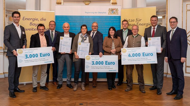 Die Preisträger des Bürgerenergiepreises Oberpfalz 2021: Solarenergie-Förderverein Amberg, Nahwärmegemeinschaft Köttlitz und Verein „Stammtisch Tradt“.